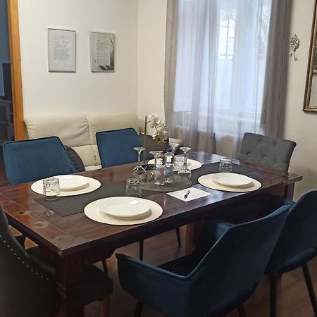 Váralja Apartman Tata Exterior foto